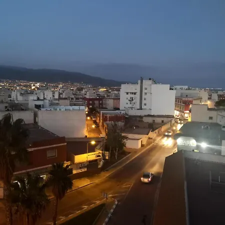 Atico Amplio Y Luminoso Zona Centro Garaje Solo Si Esta Disponible شقة *