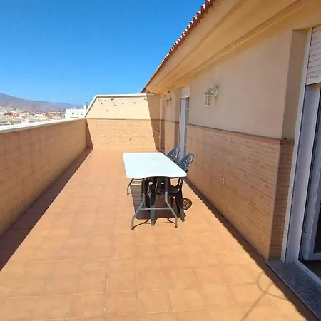 Atico Amplio Y Luminoso Zona Centro Garaje Solo Si Esta Disponible شقة