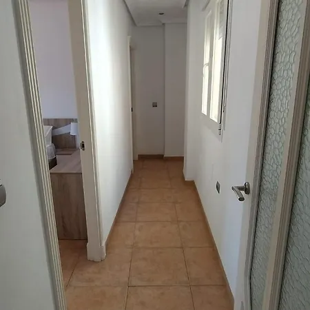 Atico Amplio Y Luminoso Zona Centro Garaje Solo Si Esta Disponible شقة *