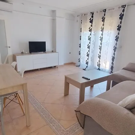 Atico Amplio Y Luminoso Zona Centro Garaje Solo Si Esta Disponible شقة *